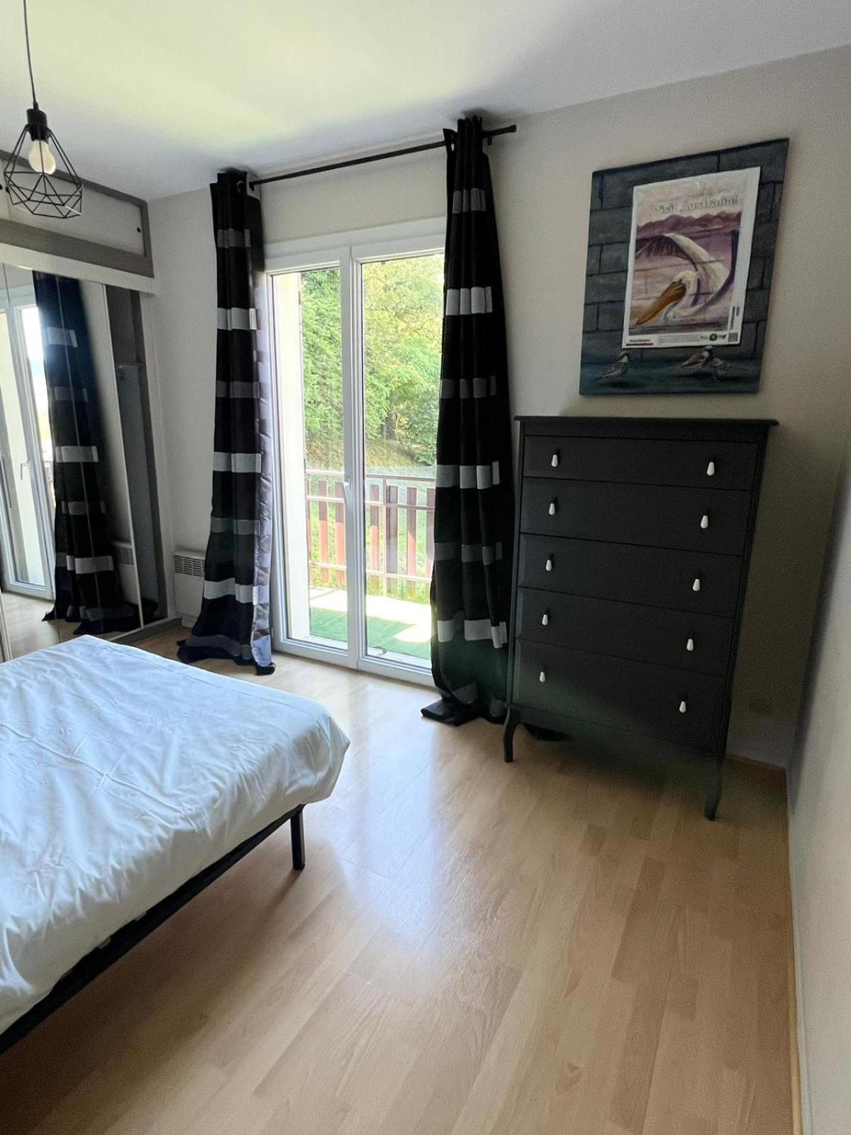 Maison Entre Lacs Et Forets Montreal La Cluse ภายนอก รูปภาพ